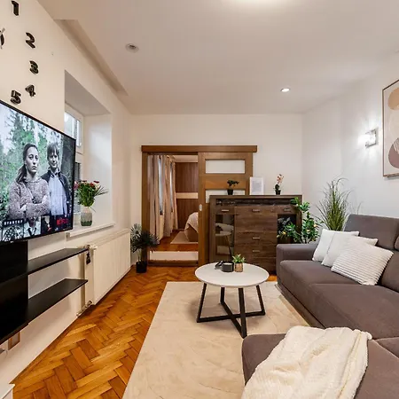 Hlavna 2 Next Singing Fountain Kosice, Netflix, Balcony Daire *