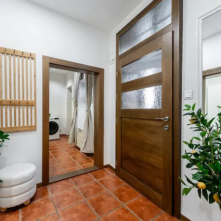 Hlavna 2 Next Singing Fountain Kosice, Netflix, Balcony * Kösice