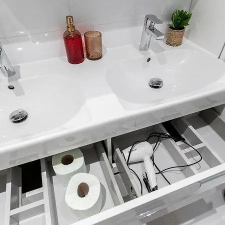 Apartment Hlavna 2 Next Singing Fountain Kosice, Netflix, Balcony