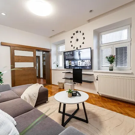 Hlavna 2 Next Singing Fountain Kosice, Netflix, Balcony Apartment Kosice