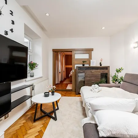 Hlavna 2 Next Singing Fountain Kosice, Netflix, Balcony