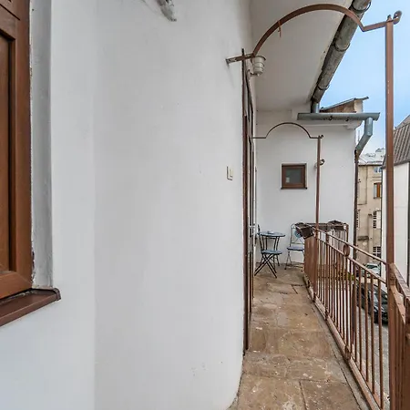 Hlavna 2 Next Singing Fountain Kosice, Netflix, Balcony Kosice