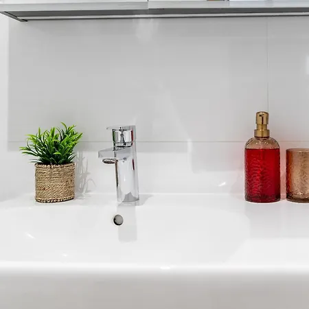 Hlavna 2 Next Singing Fountain Kosice, Netflix, Balcony Apartment Kosice