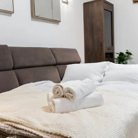 Hlavna 2 Next Singing Fountain Kosice, Netflix, Balcony * Kosice