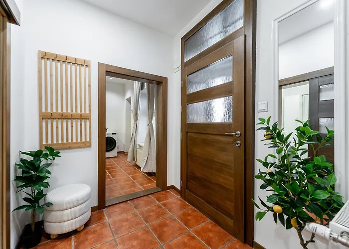 Hlavna 2 Next Singing Fountain Kosice, Netflix, Balcony * Kösice