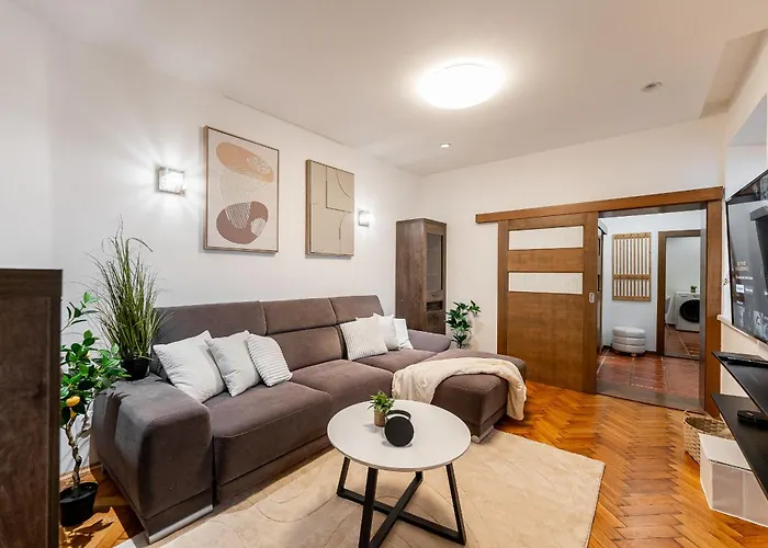 Hlavna 2 Next Singing Fountain Kosice, Netflix, Balcony