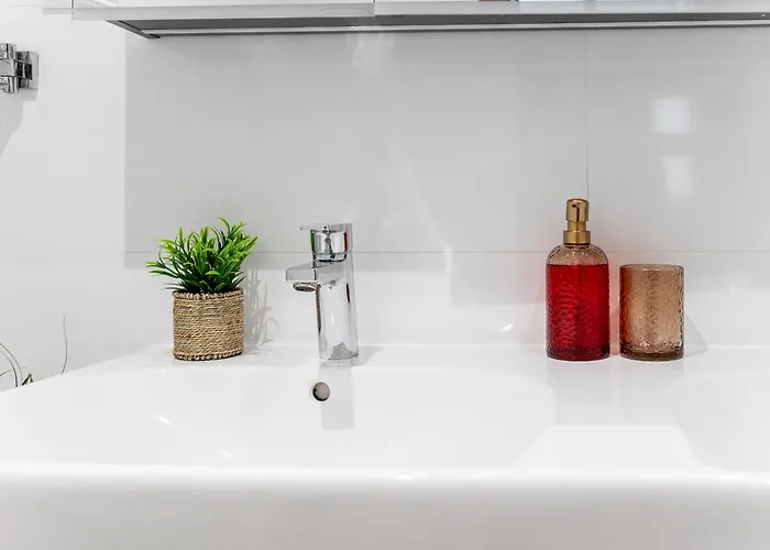 Hlavna 2 Next Singing Fountain Kosice, Netflix, Balcony Daire Kösice